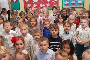 dzieci pod godłem Polski